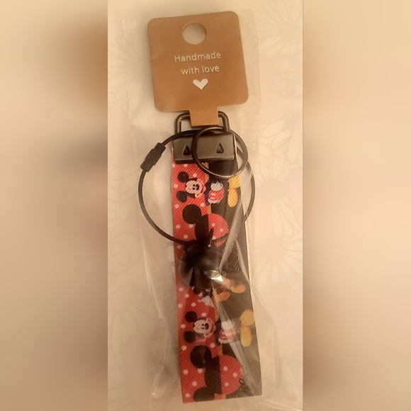 Mickey Mouse Key Fob 🎉2/$30🎉 - Picture 8 of 8